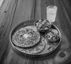 2 Pc Mattar Paratha with nimbu sikanji