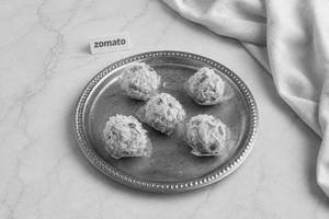 Nariyal Lachha Laddu
