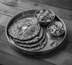 3pc Palak Paratha+ Sabji