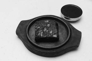 Hot Walnut Brownie With Chocolate Syrup
