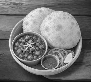 Chole Bhatoora 