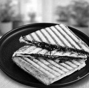 Chocolate Grilled Sandwich