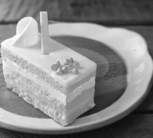 Straberry/ White Truffle Pastry - 1 piece