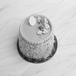 Strawberry Butter Cream Cake 500 Gm