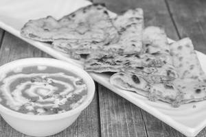 Cheese Garlic Naan With Veg Gravy