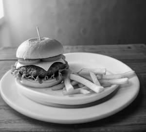 Mini burger with fries