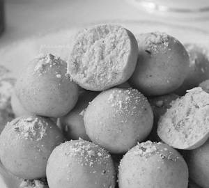Besan Laddu