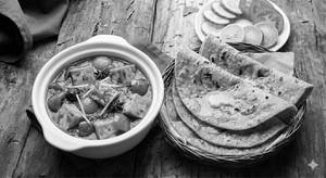 Karahi Paneer With 3 Butter Roti