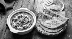 Palak Paneer With 3 Butter Roti