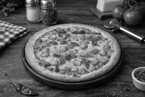 Creamy Butter Paneer Pizza