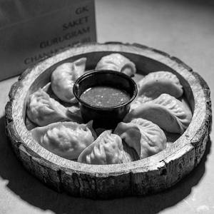 Chicken Wheat Momos (8 Pieces)