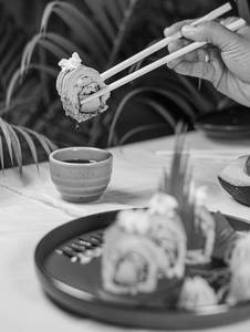Veg Avacado Overload Sushi Roll (4 Pcs)