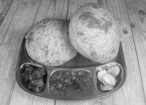 Chole Bhature [2 piece]
