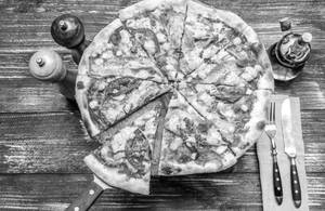 Tomato and corn Pizza                