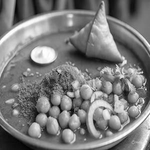 Samosa Chat With Choley