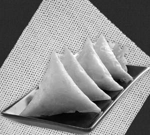Sweet Corn Samosa(4 Pieces)