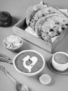 Dal Makhani with 4 Butter Roti and Sweet [1 Piece]