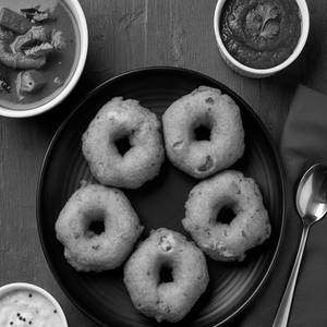 Vada (4pcs) With Sambar