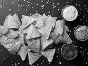 Plain Nachos With Salsa Sauce