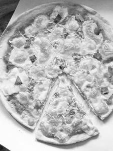 Margherita pizza                                            