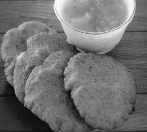 Singhra Puri 4 pcs With Aloo Sabji