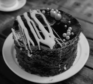 Dark Chocolate Well Cake