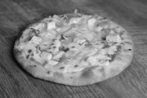 Paneer with onion menia pizza