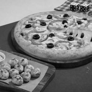 Farmville Pizza and Garlic Knots Combo