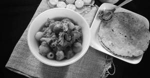 Aloo Pyaz + 4 Tawa Roti Butter