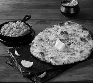 Amritsari paneer kulcha