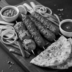 Kebab Platter (2 Chicken + Mutton)