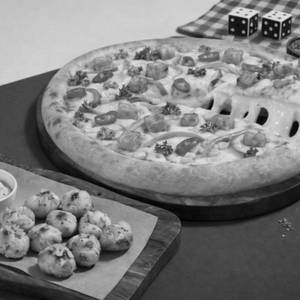 Sunrise Pineapple Paneer Pizza and Garlic Knots Combo