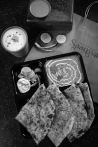 Paneer Naan With Gravy