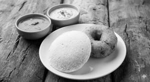 Idli (1 pcs ) and Vada (1 pcs )