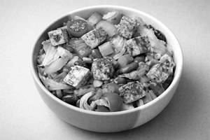 Mexican Paneer Salad With Salsa & Chipotle Dressing