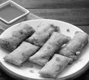 Veg Spring Rolls [8 Pieces]