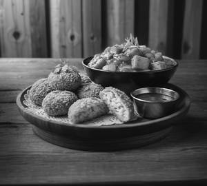 Chilli Paneer Gravy with Kurkure momos