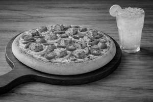 Sizzling Paneer Pizza With Masala Lemonade