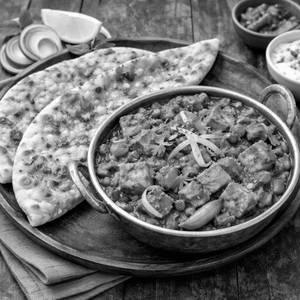 Kadai Chaap with 2 Garlic Naan