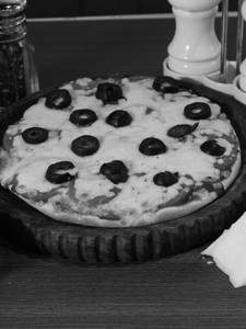 Olive Tomato Cheese Pizza (8 Inch)