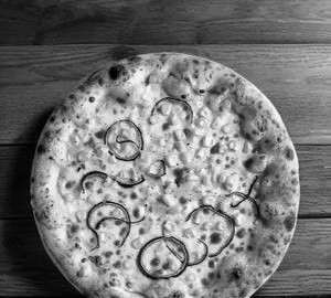 Golden Sweet Corn Onion Pizza
