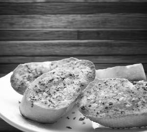 Crispy garlic bread