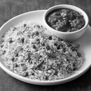 Veg Fried Rice with Chicken Manchurian [2Pcs]