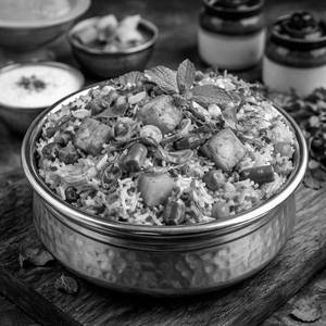 Hyderabadi Veg Biryani With Raita(650ml)