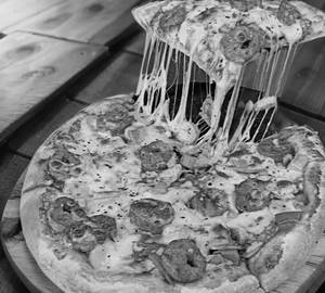 Cheese Loaded Chicken Pizza