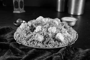 Hyderabadi Paneer Subz Biryani (Paneer and Veg Dum Biryani)(Spicy)