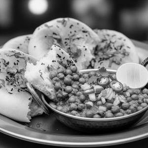 Matar Kulcha