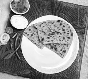 Pyaaz cheese paratha