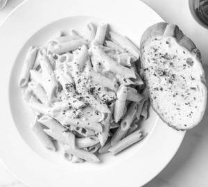 Pink sauce Pasta