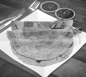 Soft Homemade Besan Cheela [4 Pieces]